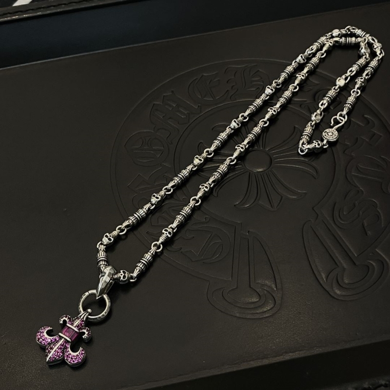 Ch*0me He**ts necklaces